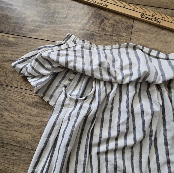 Banana Republic Striped Grey And White Small Top. Great Summer Top. - Picture 5 of 8